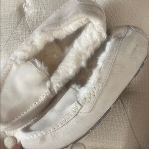 Ugg Cozy White Fur-Lined Slippers size W 6